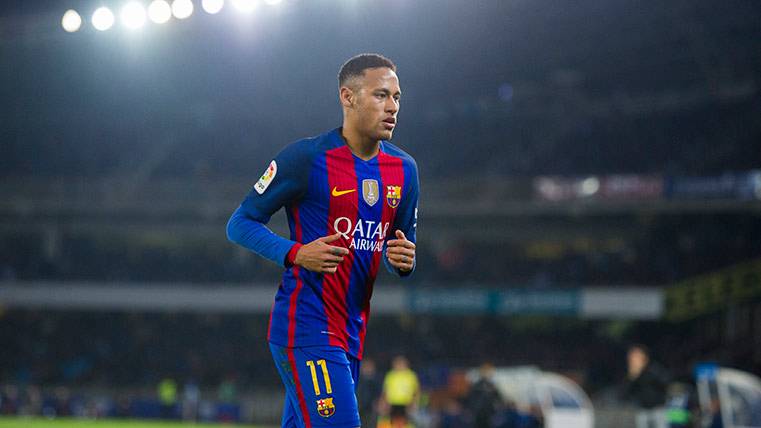 Neymar Júnior Looks for to break his gafe expensive to the goal in front of the Espanyol