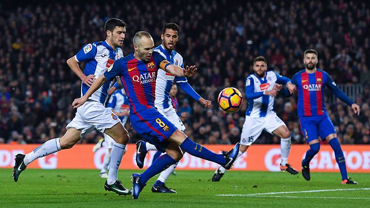 Andrés Iniesta was the one who more balloons recovered in the Barça-Espanyol