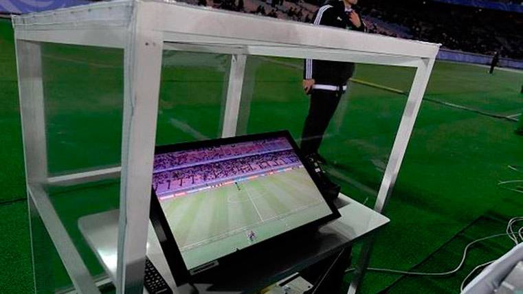 El FC Barcelona aprueba el videoarbitraje en el fútbol
