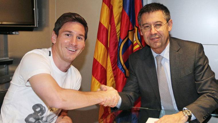 Leo Messi y Josep Maria Bartomeu, en una imagen de archivo