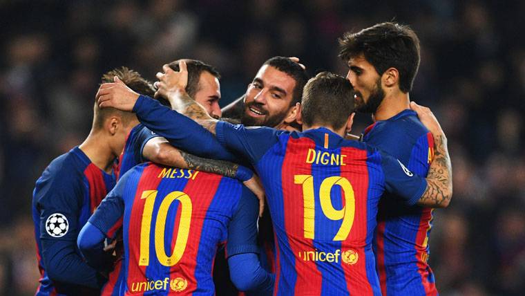 Burn Turan, celebrating a goal with the FC Barcelona