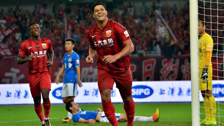 Hulk, celebrating a marked goal with the Shanghai SIPG