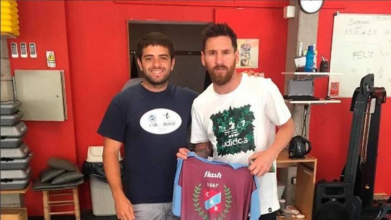 Leo Messi beside Juan Nogués in Rosario