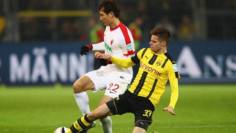 Julian Weigl, durante un partido con el Borussia Dortmund