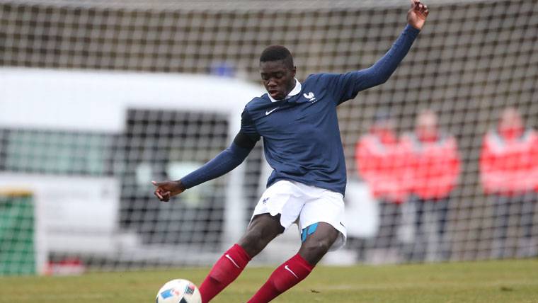 Upamecano, during a party with the Sub-18 of France