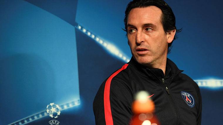 Unai Emery, before a press conference with Paris Saint-Germain