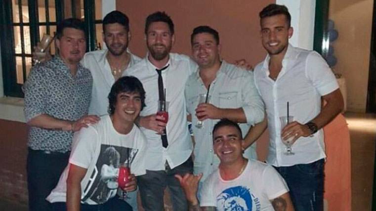 Leo Messi junto a sus amigos y su hermano Rodrigo en Rosario
