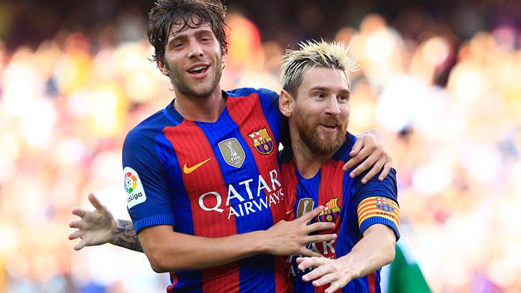 Sergi Roberto beside Leo Messi in a party this 2016-2017