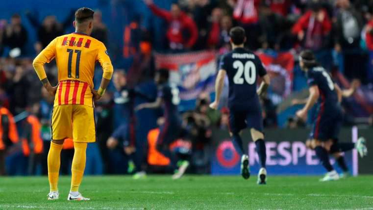 Neymar ve cómo el Atlético de Madrid celebra uno de los goles anotados al FC Barcelona