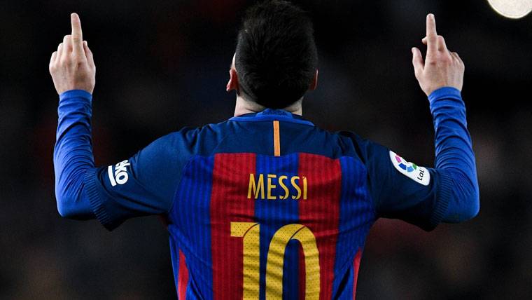 Leo Messi, with the thumbs to the sky to celebrate a goal with the Barça