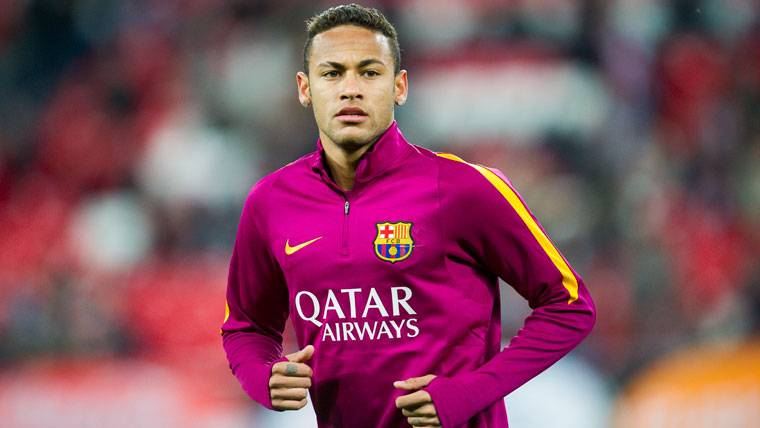 Neymar Jr, durante un calentamiento con el Barça en San Mamés