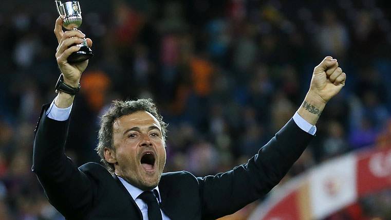 El entrenador del FC Barcelona, Luis Enrique, festeja la Copa del Rey 2015-2016