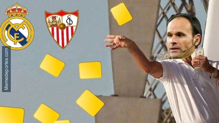 Mateu Lahoz, repartiendo tarjetas amarillas a diestro y siniestro