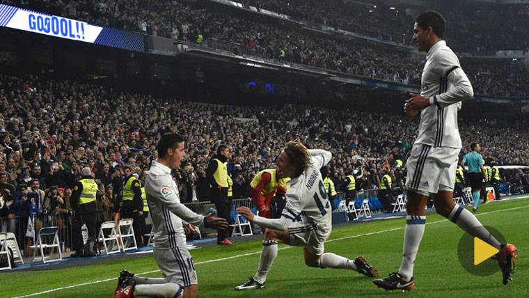 James y Modric, celebrando un gol marcado contra el Sevilla
