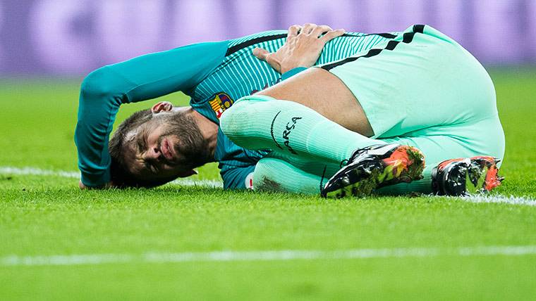 Gerard Piqué tras el encontronazo con Iraizoz que Bobalán no pitó como penalti