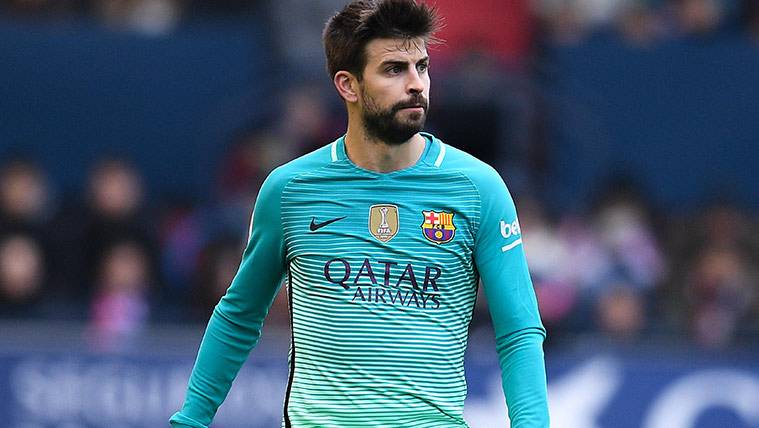 Gerard Piqué durante un partido con el Barça este curso