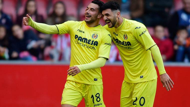 Sansone and Soriano, celebrating a goal with the Villarreal