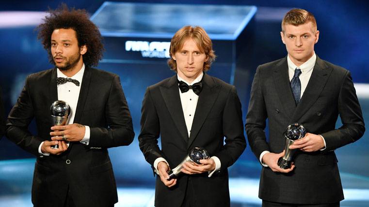 Marcelo, Modric y Kroos, posando para el Once Ideal de la FIFPro