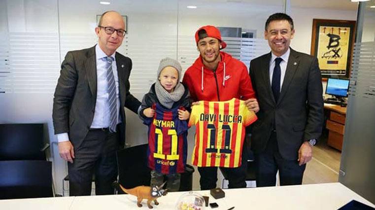 Davi Lucca y su padre Neymar Júnior, tras fichar por el FC Barcelona