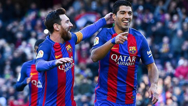 Luis Suárez celebra con Leo Messi su gol a la UD Las Palmas
