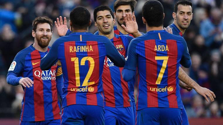 The players of the FC Barcelona, celebrating one of the goals of Luis Suárez