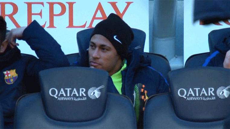 Neymar Jr, en el banquillo durante el FC Barcelona-Las Palmas