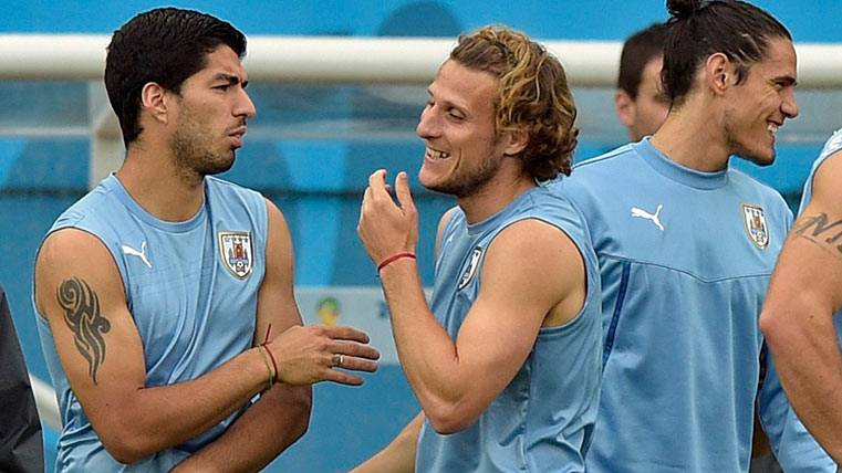 Diego Forlán and Luis Suárez, together in the time of the first with Uruguay
