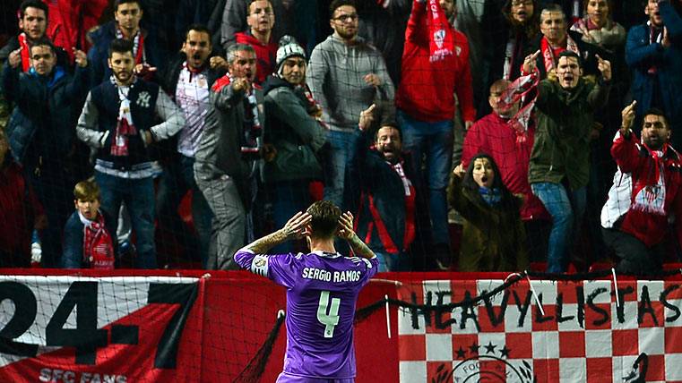 Sergio Ramos provocó a la afición del Sevilla y lo acabó pagando