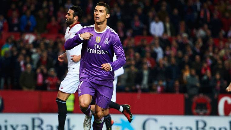 Cristiano Ronaldo, señalándose con el dedo tras marcar de penalti