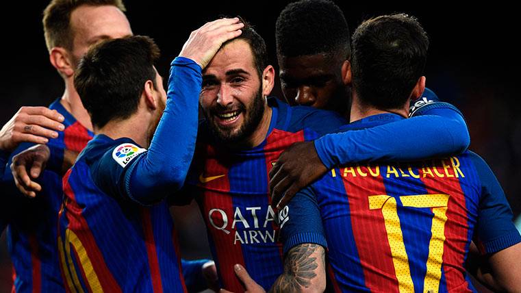 Los jugadores del FC Barcelona, motivados tras su victoria y la derrota del Madrid