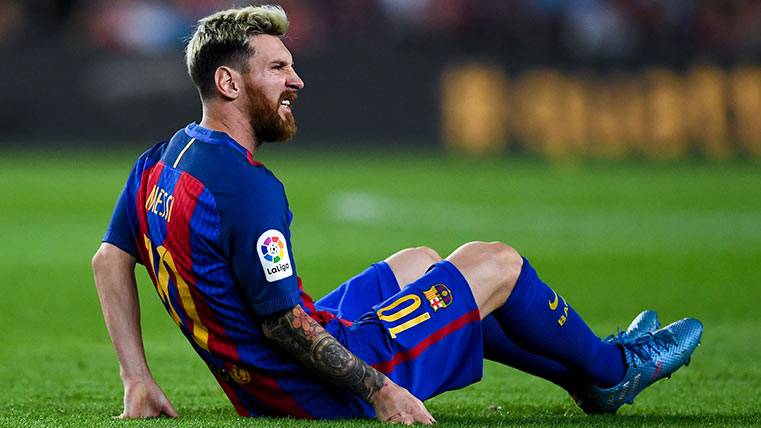 Leo Messi in his last muscular injury suffered by the accumulation of parties and trips