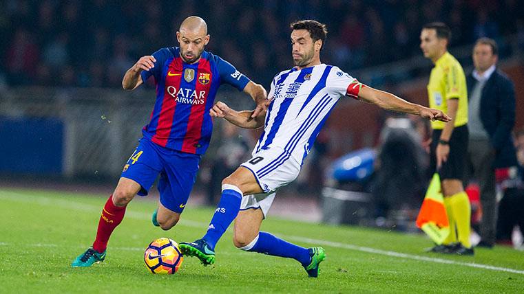 Xabi Prieto ante Mascherano, en el último Real Sociedad-Barça