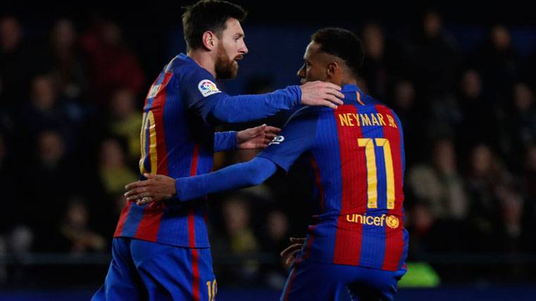 Leo Messi y Neymar Jr, celebrando un gol con el FC Barcelona