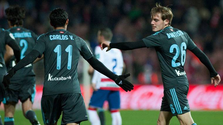 Carlos Watches, celebrating a goal of the Real Sociedad with a mate