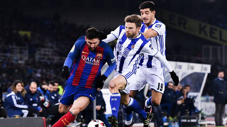 Leo Messi, marchándose de Illarramendi contra la Real Sociedad