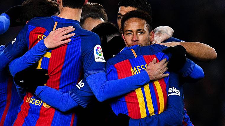 The players of the FC Barcelona celebrated the victory in front of the Real Sociedad