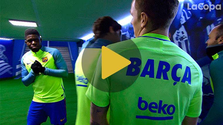 Samuel Umtiti alucinando con Lucas Digne antes del Real-Barça