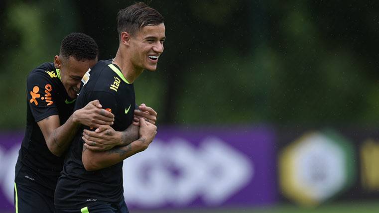 Coutinho y Neymar Jr, durante un entrenamiento con Brasil