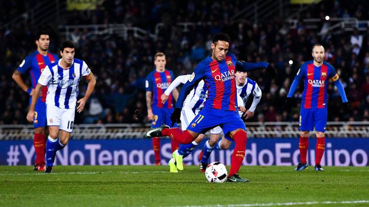 Neymar Jr, lanzando un penalti contra la Real Sociedad en Anoeta