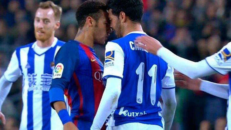 Neymar se enfrentó a Carlos Vela tras su falta en el Barça-Real Sociedad