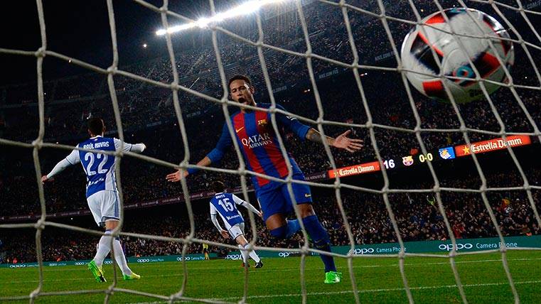 Neymar Júnior Celebrates one of the goals that gave the pass to the semis of the Barça in this Glass