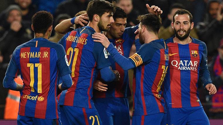 El FC Barcelona, celebrando uno de los goles contra la Real Sociedad