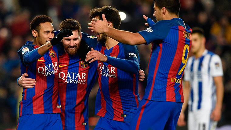La MSN y André Gomes celebran uno de los goles del Barça a la Real Sociedad