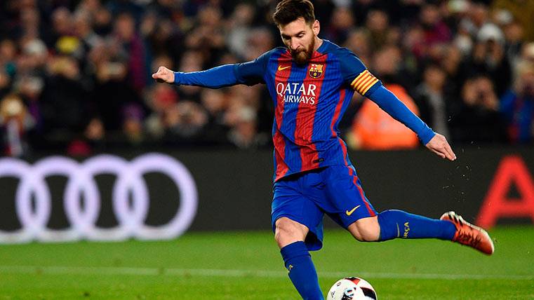 Leo Messi, just before materialising the penalti in the Barça-Real Sociedad
