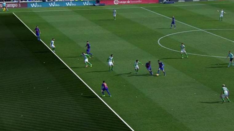 Neymar Jr, recibiendo en posición legal un pase de Leo Messi