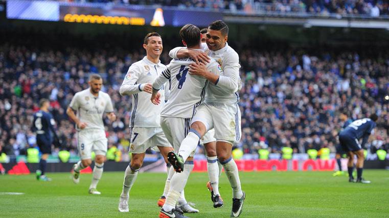 El Real Madrid, celebrando un gol en el Bernabéu contra el Málaga