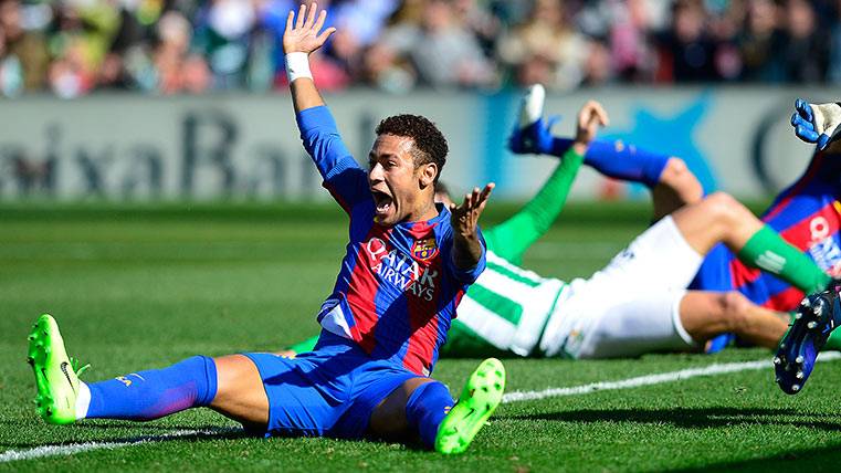 Neymar Júnior tras el penalti no señalado en el Betis-Barça