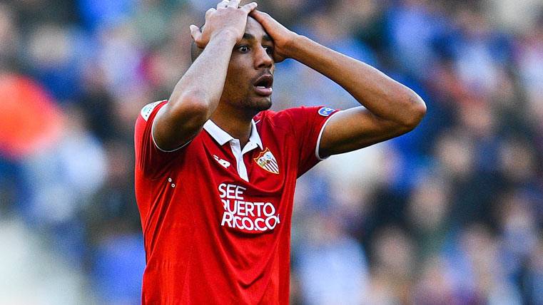 Steven N'Zonzi, llevándose las manos a la cabeza contra el Espanyol