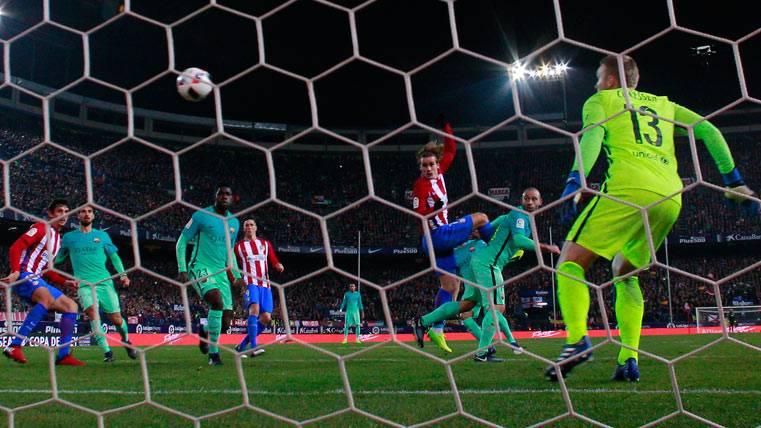 Antoine Griezmann, marcando el gol del Atlético al Barça