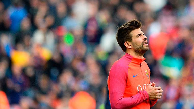 Gerard Piqué, en un calentamiento antes de un partido del Barça